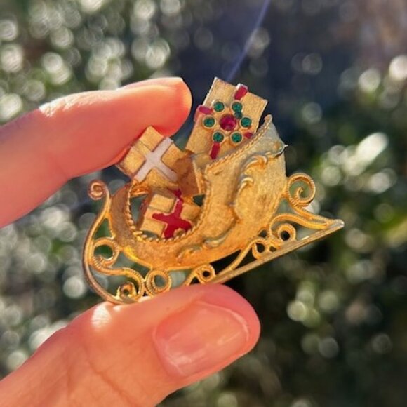 HOLIDAY🎄🎄MYLU Gold Christmas Santa’s Sleigh BROOCH - Picture 3 of 7